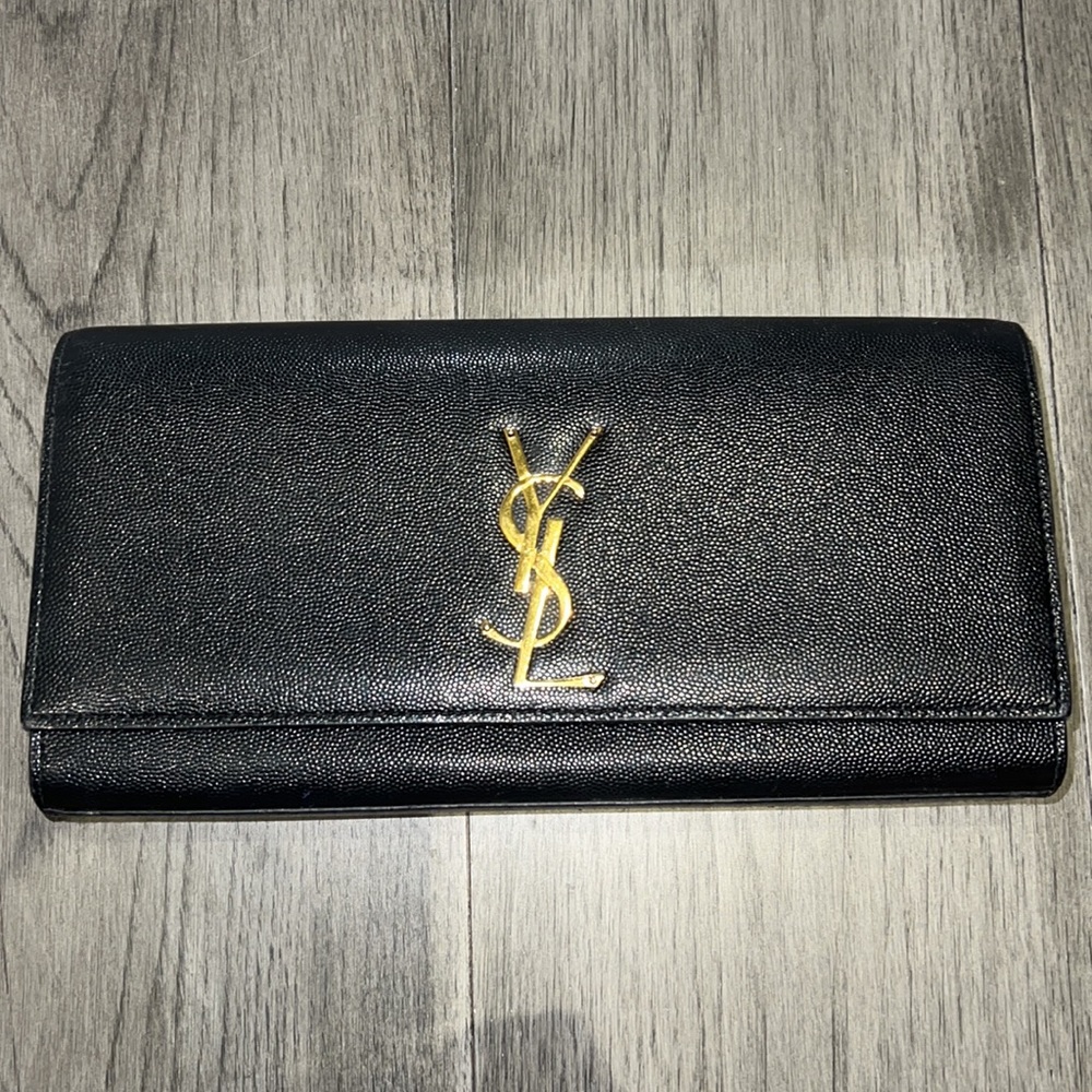 YSL KATE CLUTCH IN GRAIN DE POUDRE EMBOSSED LEATHER